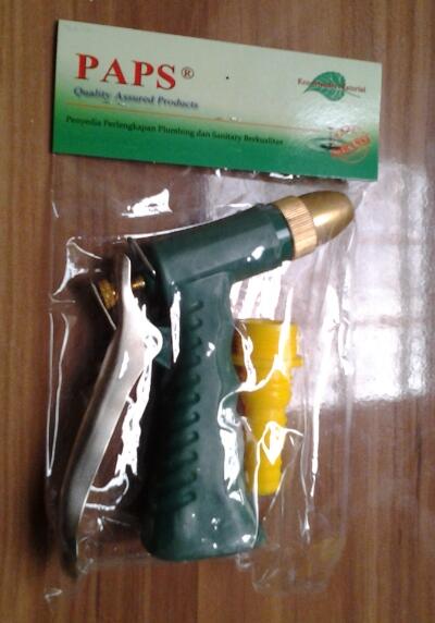 Hose reel (gulungan selang),Nozzle (semprotan), dan perlengkapan untuk taman