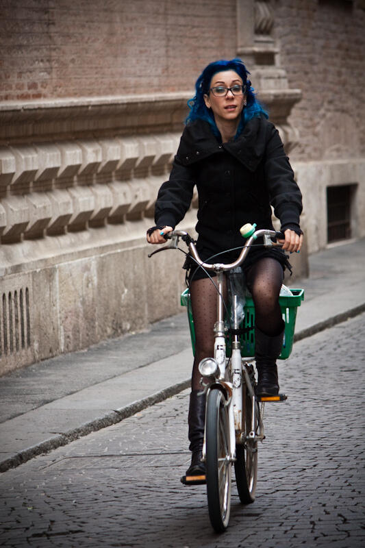 Italian Cycle Chic, Gaya Modis Goweser Cewek di Italia