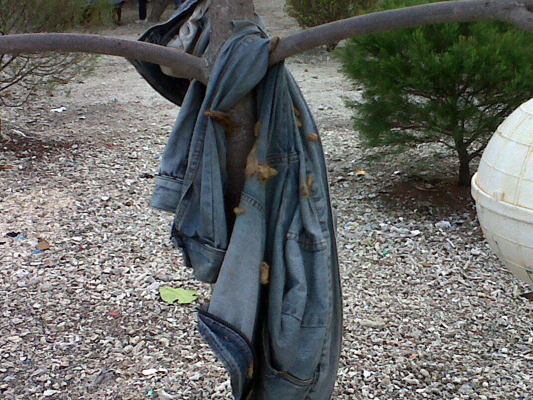 akibat kelamaan gantung jaket