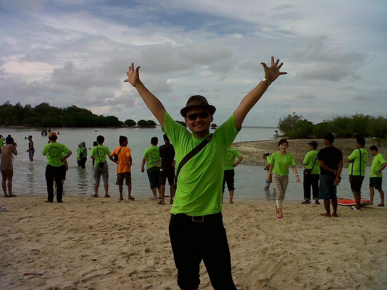 Goes to Pari Island
