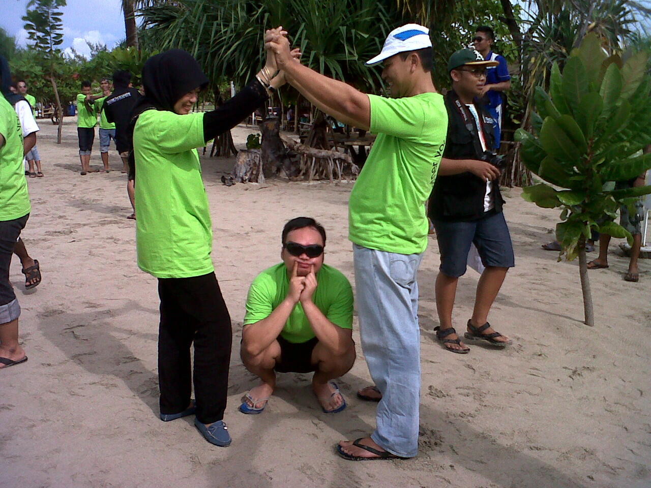 Goes to Pari Island