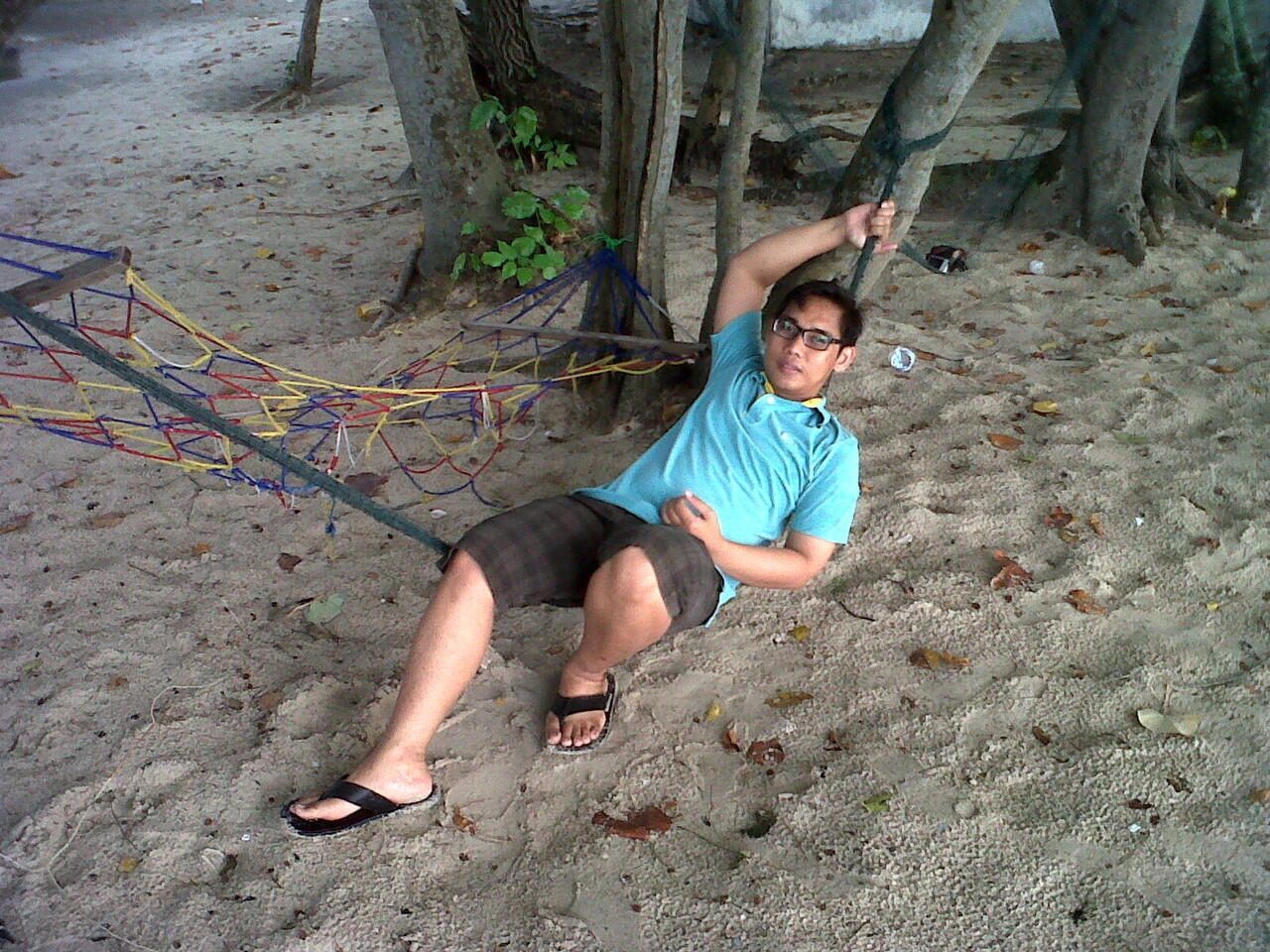 Goes to Pari Island
