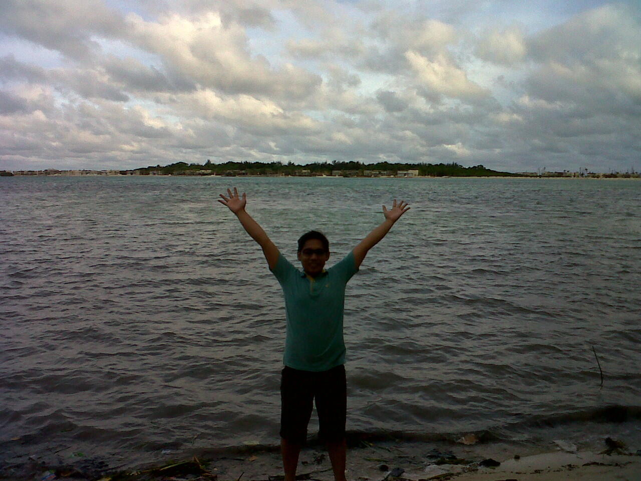 Goes to Pari Island
