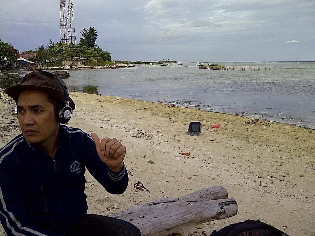 Goes to Pari Island