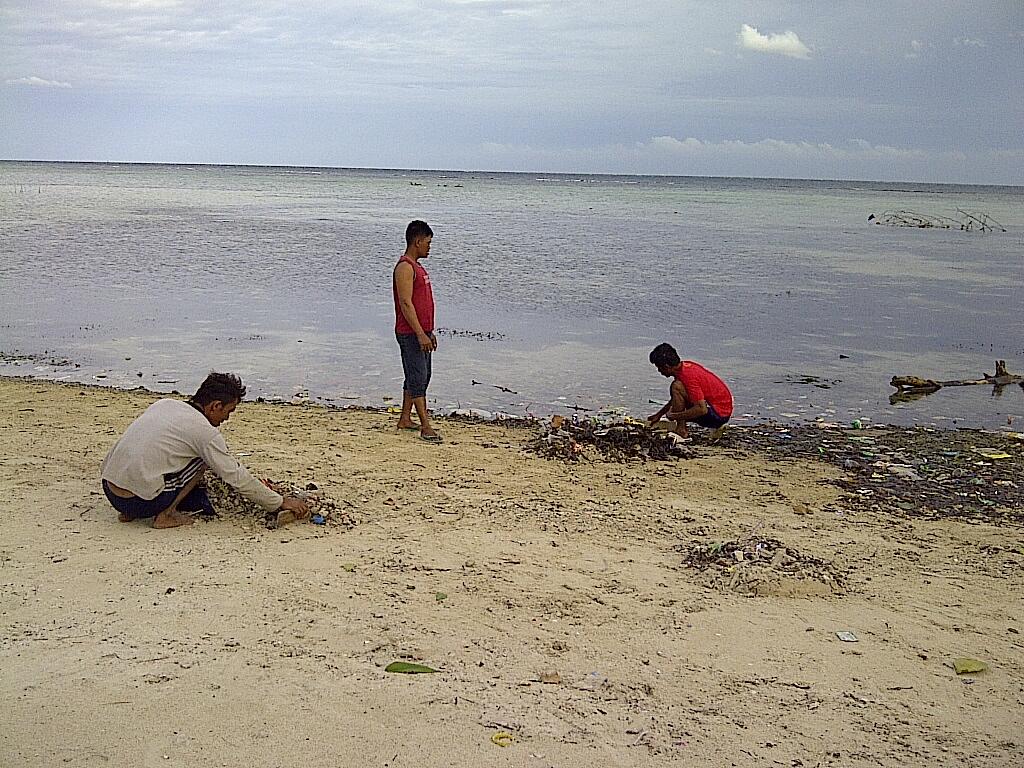Goes to Pari Island