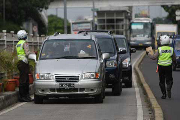 AWAS,,,INI DIA PARA PENYEROBOT JALUR BUSWAY,,apakah agan disitu?