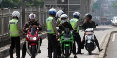 AWAS,,,INI DIA PARA PENYEROBOT JALUR BUSWAY,,apakah agan disitu?