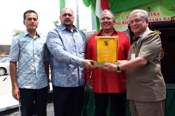 MENYEDIHKAN ! KAPOLRI dan KAPOLDA makan nya dari keluarga preman