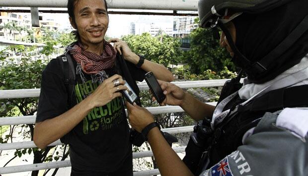 &#91;Berita Foto&#93; Satpam Kedubes Australia Berjaga di Atas Jembatan