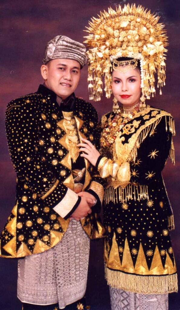 Aneka Warna Warni Baju Pengantin Pakaian Adat Minangkabau