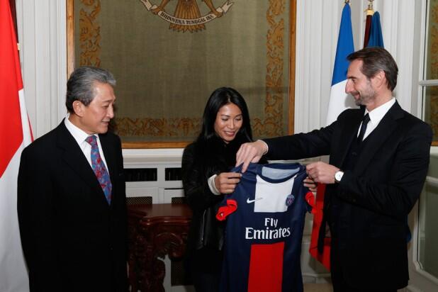  &#91;HOT&#93; Anggun didaulat jadi DUTA Klub Sepakbola Paris Saint-Germain