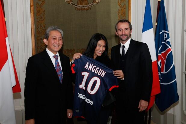  &#91;HOT&#93; Anggun didaulat jadi DUTA Klub Sepakbola Paris Saint-Germain