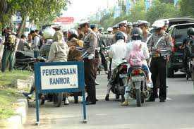 POLISI SAMA YANG SUKA NGAJAK DAMAI POLISI SINI &#91; Masuk Lagi Bray &#93;