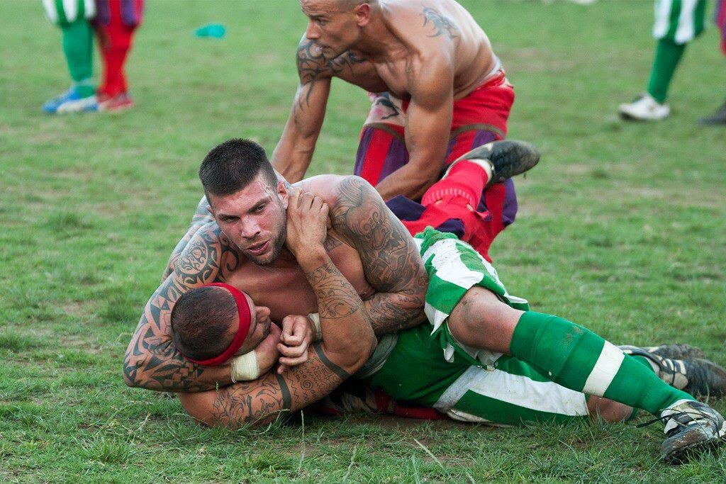 Calcio storico Fiorentino фото красивого прохода команды