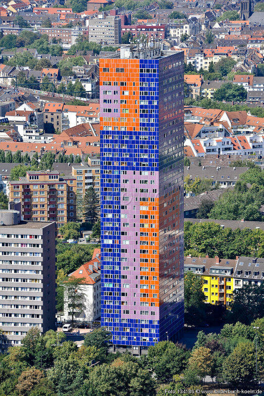 Keren Nih Gan Penampakan Gedung TInggi Yang Full Color