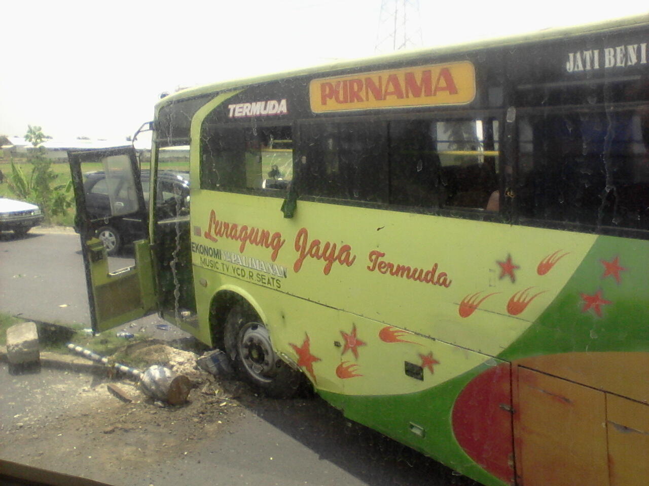 Aksi Bis yang adu jotos di jl raya Cirebon