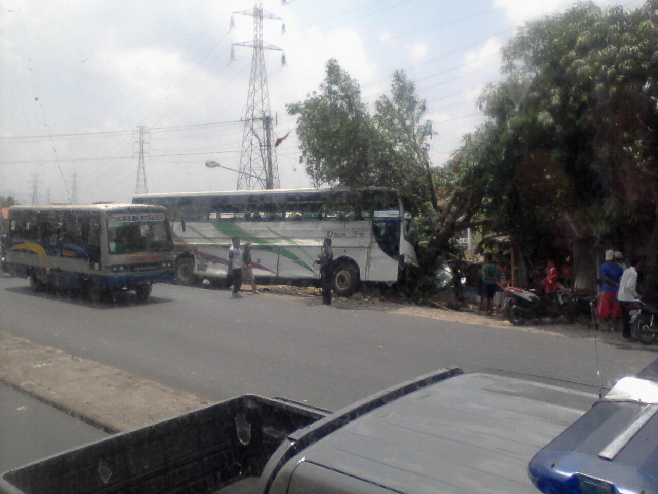 Aksi Bis yang adu jotos di jl raya Cirebon