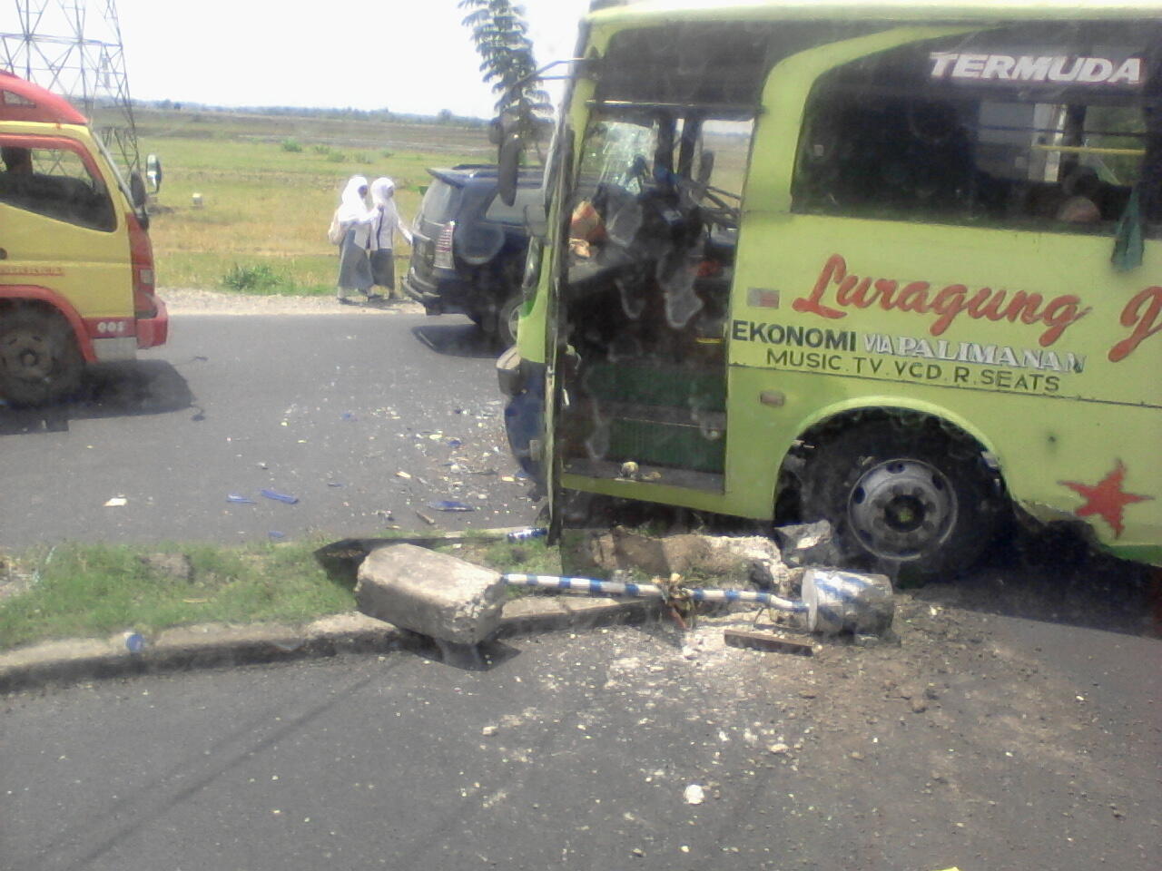 Aksi Bis yang adu jotos di jl raya Cirebon