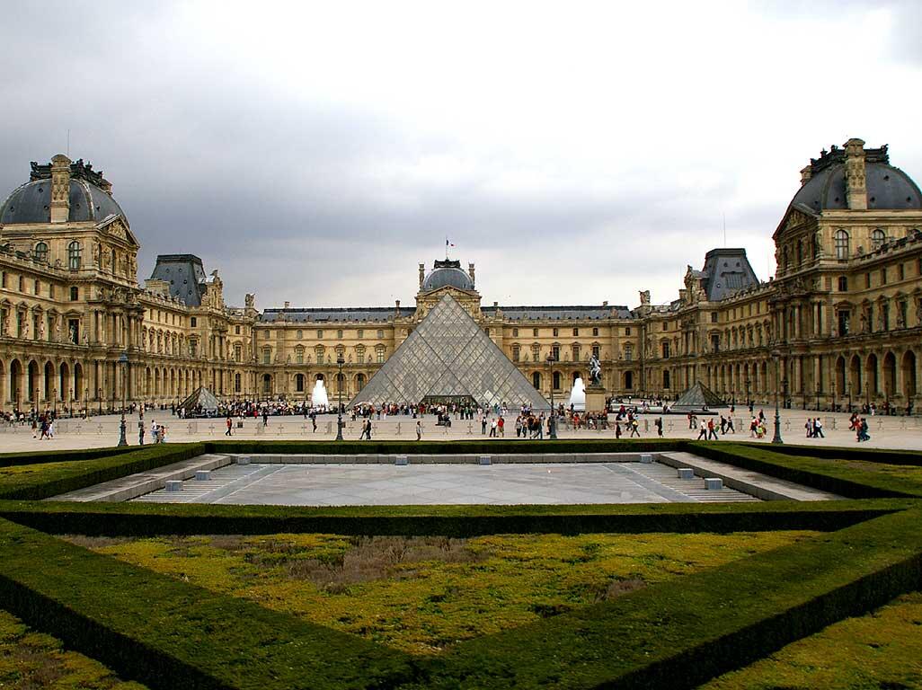 Museum Louvre, keindahan yang terpendam!