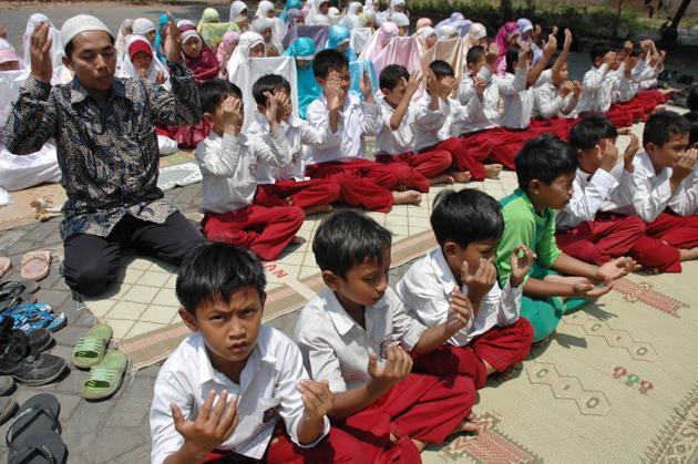 JANGAN NGELUH GAN KALO AGAN KEHUJANAN