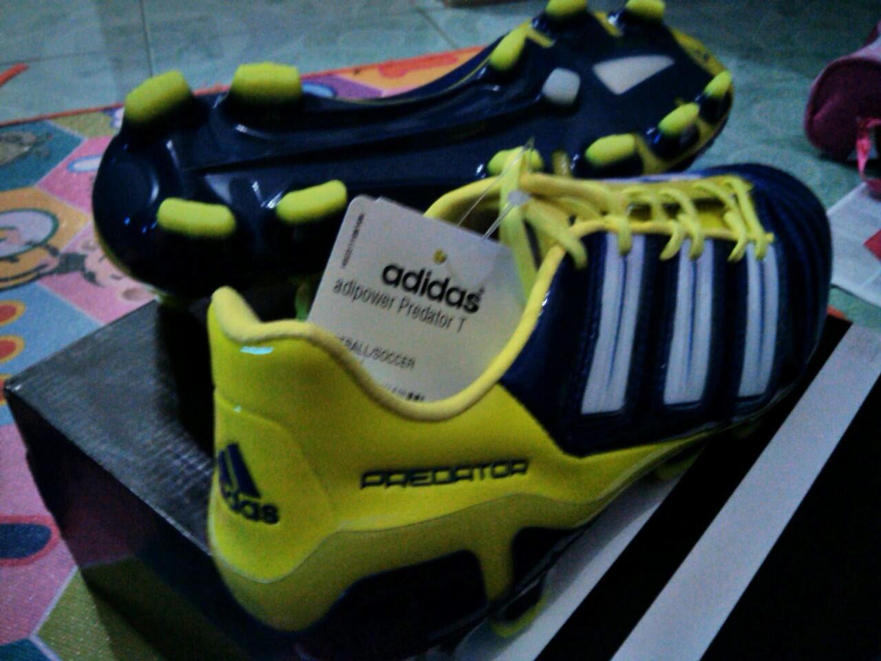 Sepatu Bola Adidas Adipower Predator DB Original