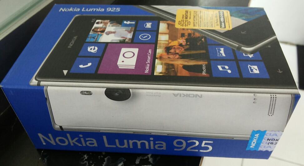 BNIB NOKIA LUMIA 925