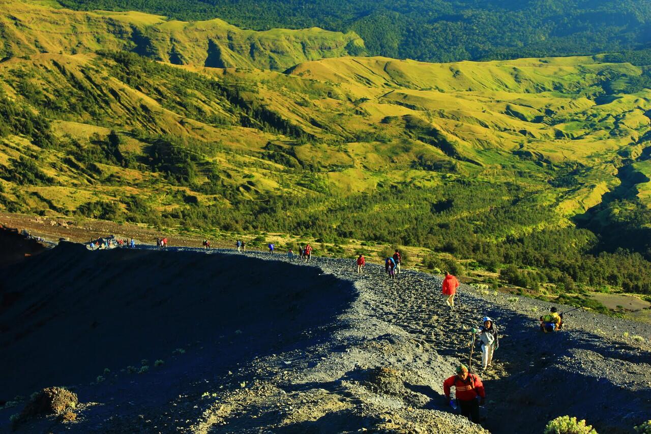10 Tempat Wisata Menarik Di Indonesia (Polling)