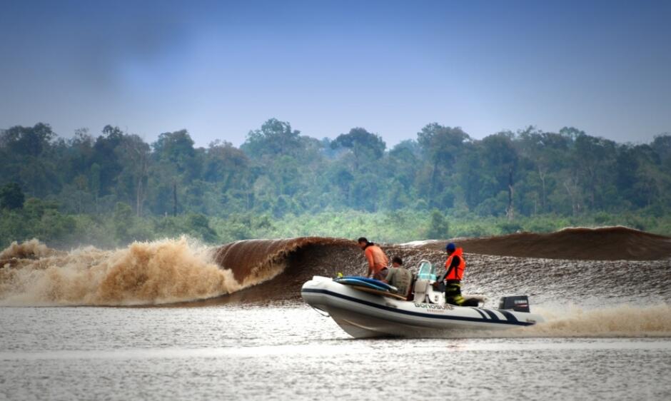 Sebuah Gelombang Impian &quot;Sungai&quot; di Indonesia Memukau Dunia Selancar