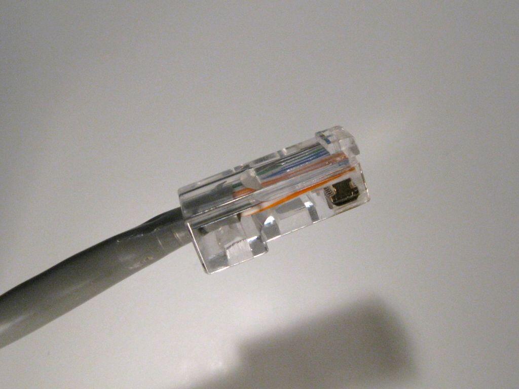Memperbaiki Konektor Lan Yang Patah (Ethernet Plug)