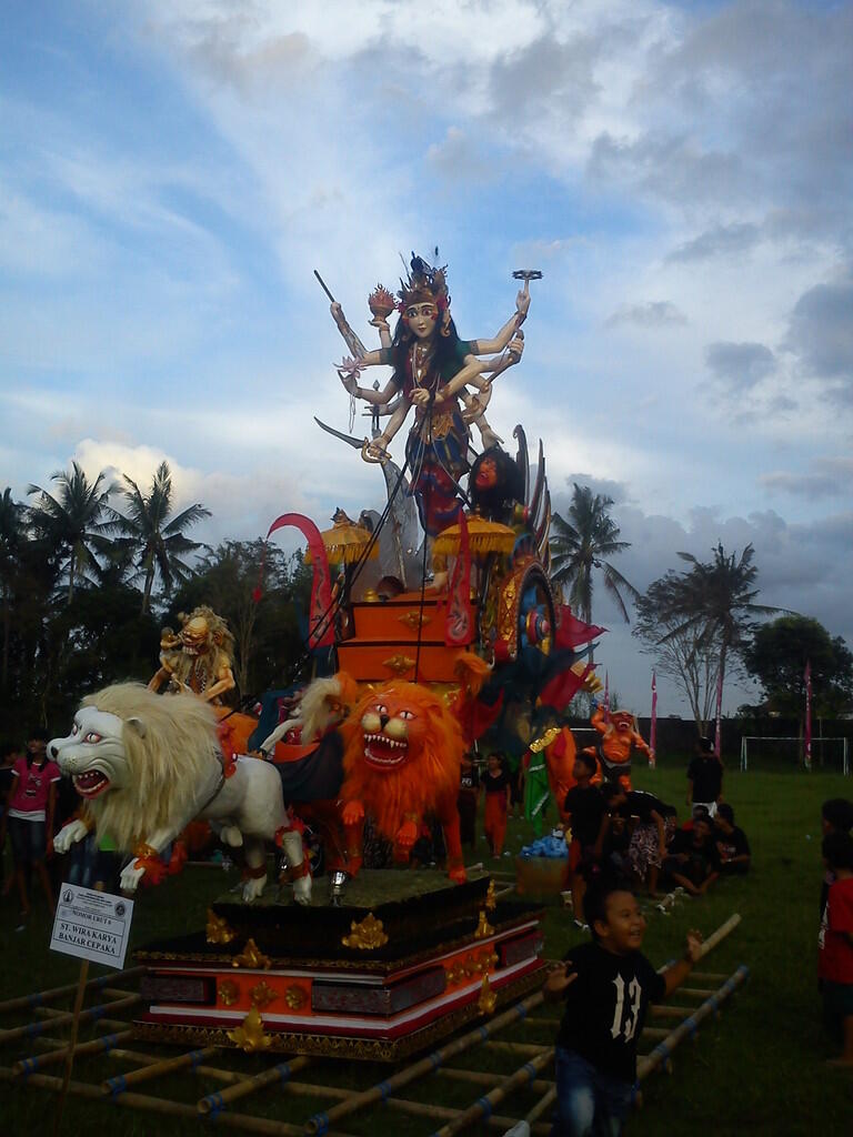 kerennya ogoh-ogoh di desa ane gan &quot;Kapal-Magupura-Bali&quot;2013