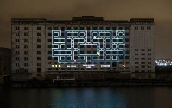 KEREN ! Game PACMAN Raksasa ini Dimainkan di Gedung