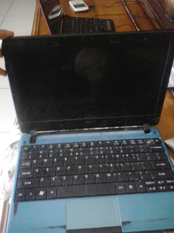 MIRIS GAN !!! LIAT KONDISI LAPTOP ANE (u_u) hiks hiks hiks