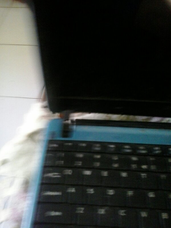 MIRIS GAN !!! LIAT KONDISI LAPTOP ANE (u_u) hiks hiks hiks