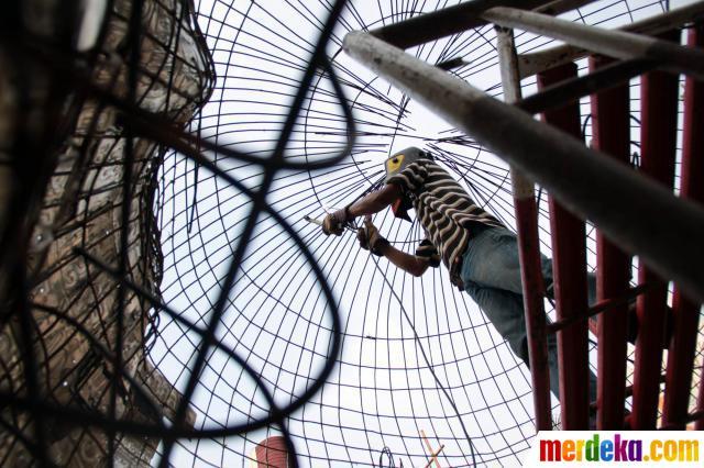 Uniknya patung dari sampah plat nomor kendaraan