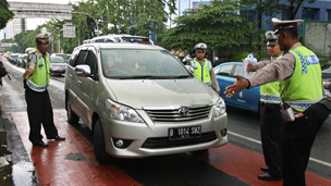 {Polisi pun berbahagia} Raup 250 juta/hari dari Denda Sterilisasi Busway