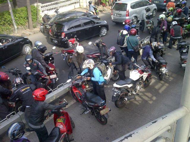 foto menyedihkan orang cacat mental di Jakarta 