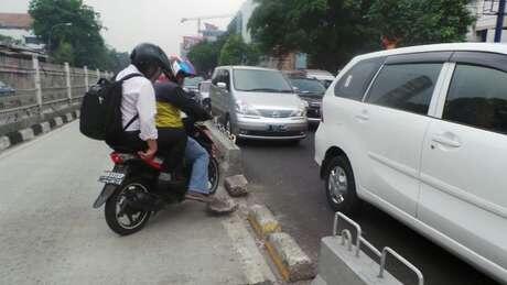 foto menyedihkan orang cacat mental di Jakarta 