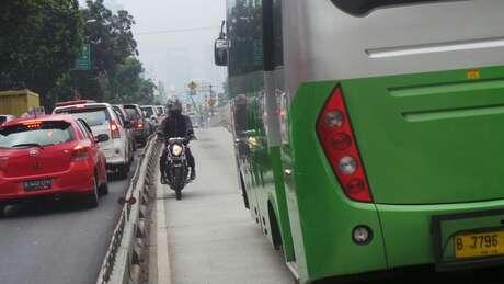 foto menyedihkan orang cacat mental di Jakarta 