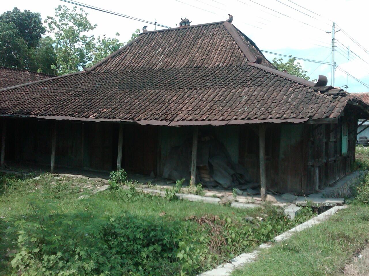 umah limasan gebyok full Jati lawas sudah lebih dari 3 generasi,