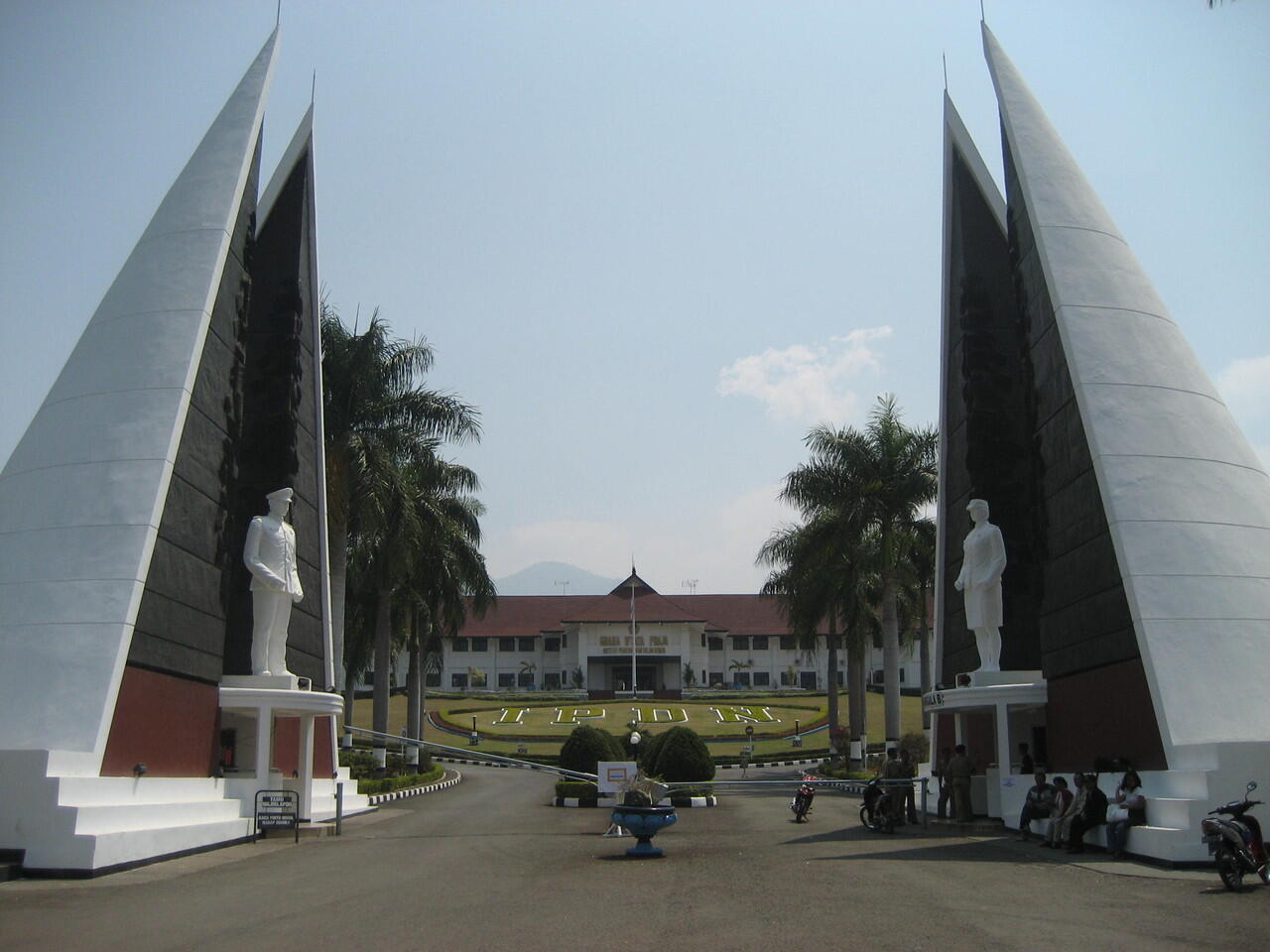 PRAJA IPDN WAJIB IKUT TES CPNS