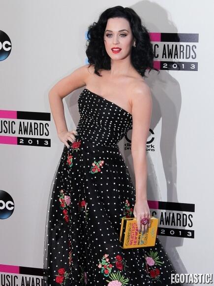 E! &quot; Penampilan Artis-Artis Hot Wanita di Red Carpet American Music Award &quot;