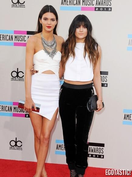 E! &quot; Penampilan Artis-Artis Hot Wanita di Red Carpet American Music Award &quot;