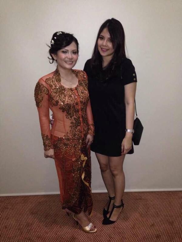 sepasang kebaya cantik