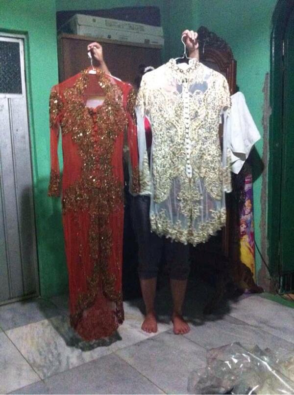 sepasang kebaya cantik