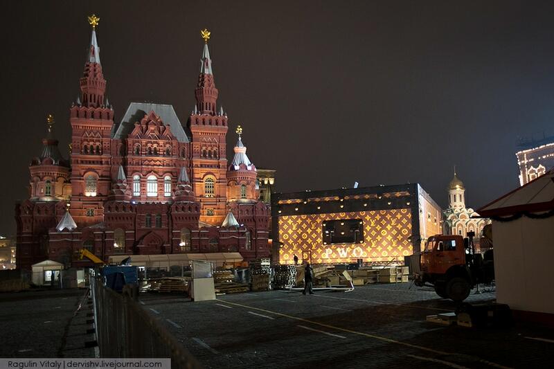 Koper Louis Vuitton Segede Rumah Muncul di Red Square Russia