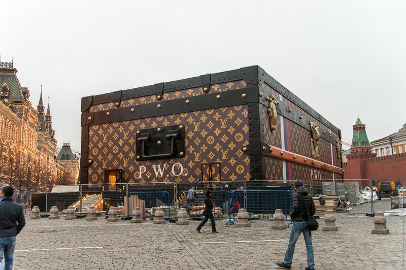 Koper Louis Vuitton Segede Rumah Muncul di Red Square Russia