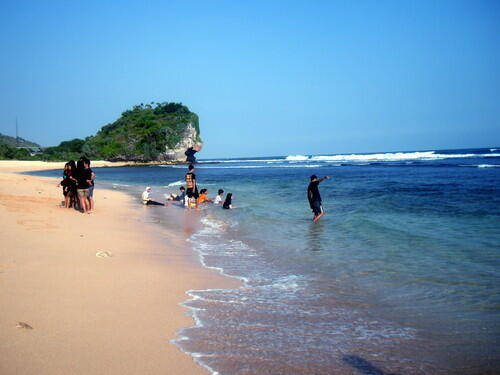 Pantai yang paling indah menurut agan pantai apa ?