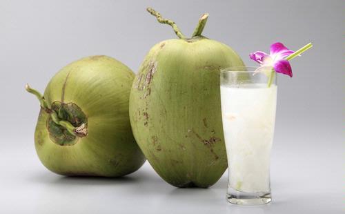 Air Kelapa dan Manfaatnya Untuk Kecantikan Rambut dan Kulit 