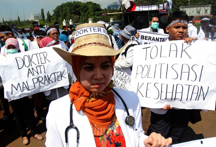 &#91;&#91;korban Dokter mogok&#93;&#93; Pasien melahirkan di WC