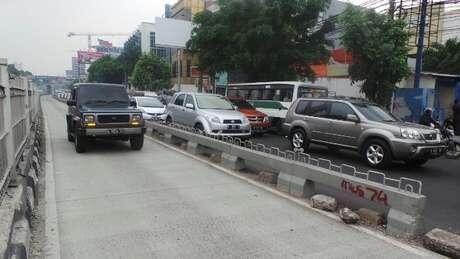 KELAKUAN TINGKAH PENGENDARA YANG MENEROBOS JALUR BUSWAY + PICS